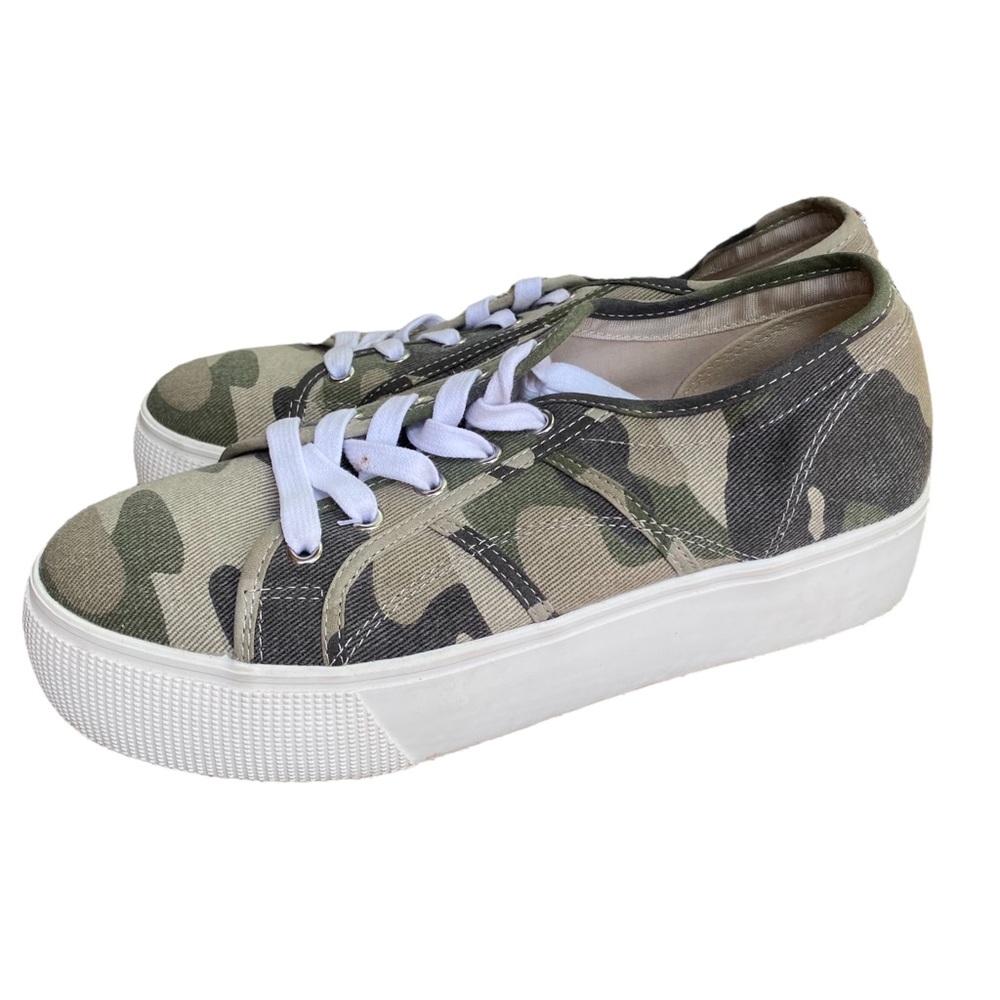 ✨⭐️- Camouflage Steve Madden canvas shoes
